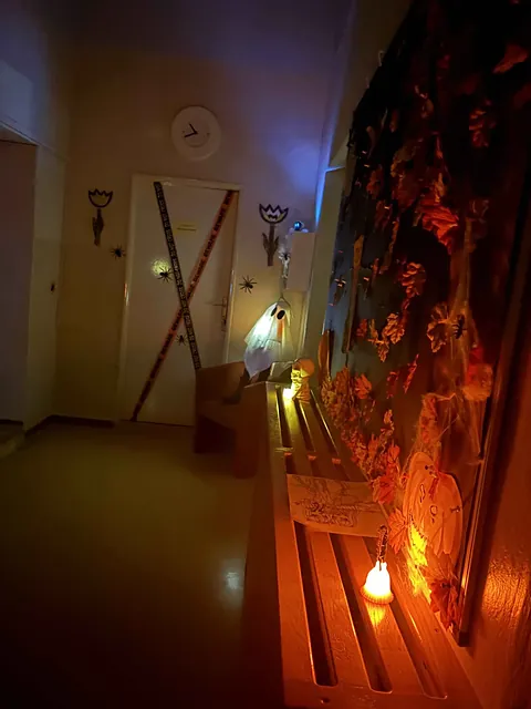 Halloween a spaní ve škole, fotka 2 z 36