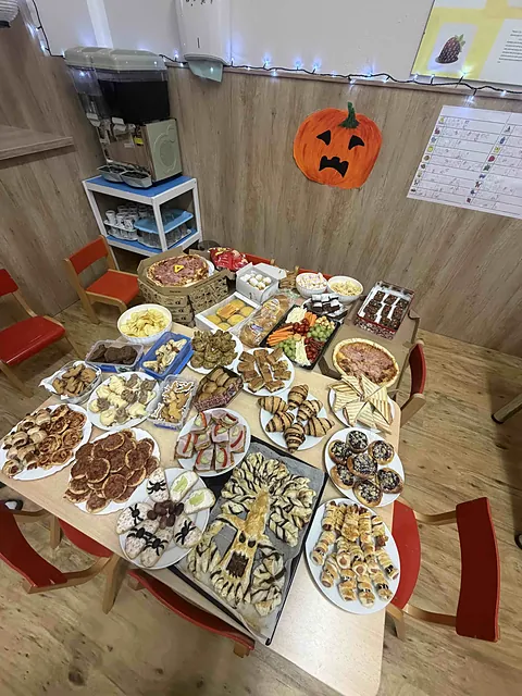 Halloween a spaní ve škole, fotka 4 z 36