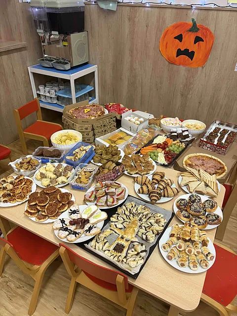 Halloween a spaní ve škole, fotka 5 z 36
