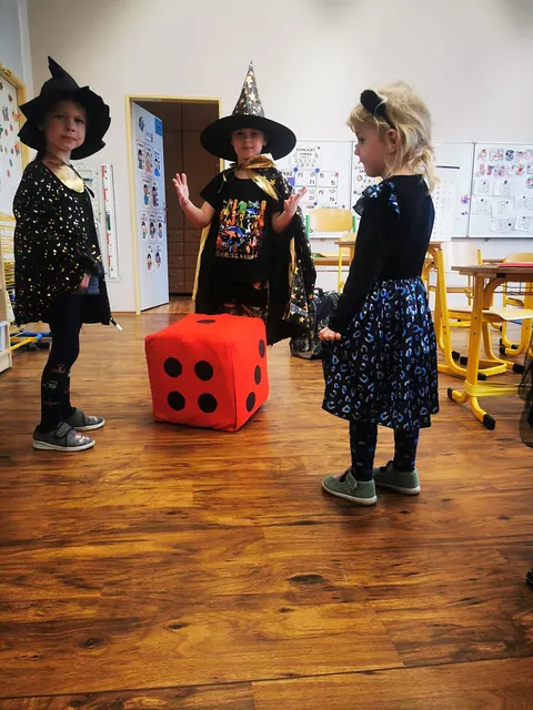 Karneval ve škole a školce, fotka 16 z 46
