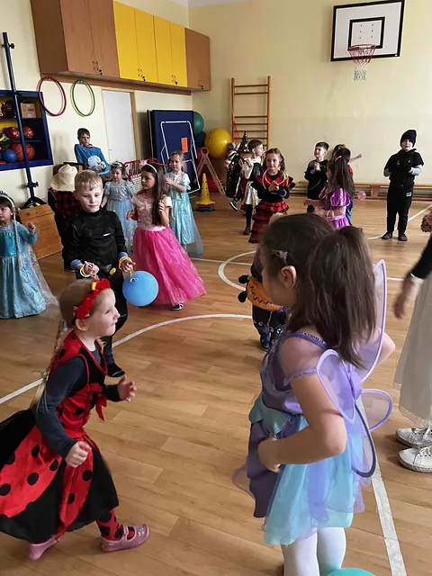 Karneval ve škole a školce, fotka 2 z 46