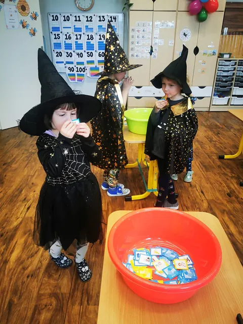 Karneval ve škole a školce, fotka 30 z 46