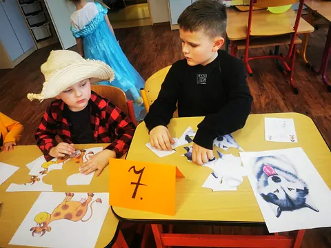 Karneval ve škole a školce, fotka 37 z 46