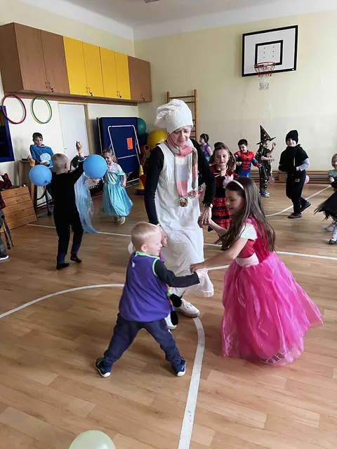 Karneval ve škole a školce, fotka 1 z 46