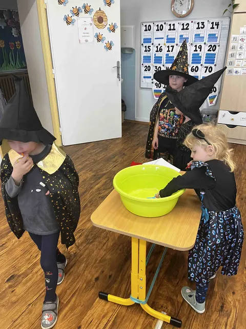 Karneval ve škole a školce, fotka 7 z 46
