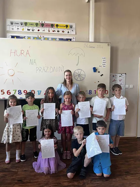 Předávání vysvědčení — 1. a 2. třída, fotka 2 z 4