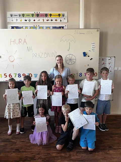 Předávání vysvědčení — 1. a 2. třída, fotka 3 z 4